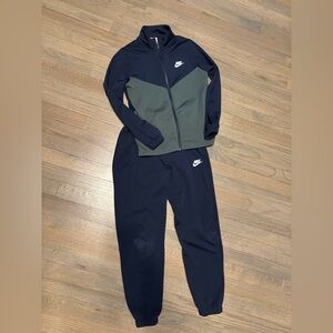 Boys Nike sweat track suit zip up, size medium 10/12